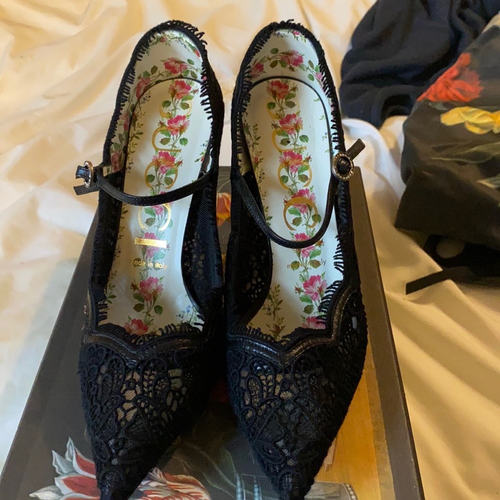 Gucci Lace Shoes